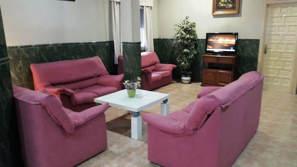 Hostal La Casa De Enfrente Malaga Bagian luar foto