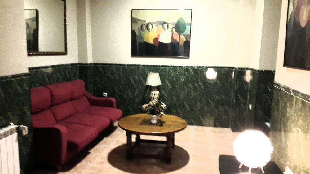 Hostal La Casa De Enfrente Malaga Bagian luar foto