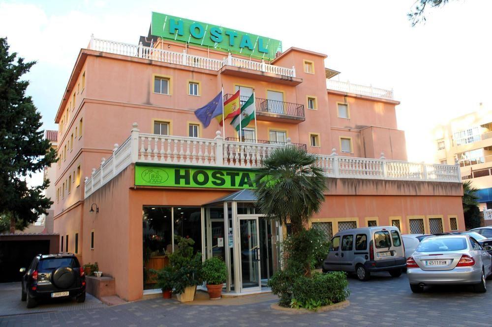 Hostal La Casa De Enfrente Malaga Bagian luar foto