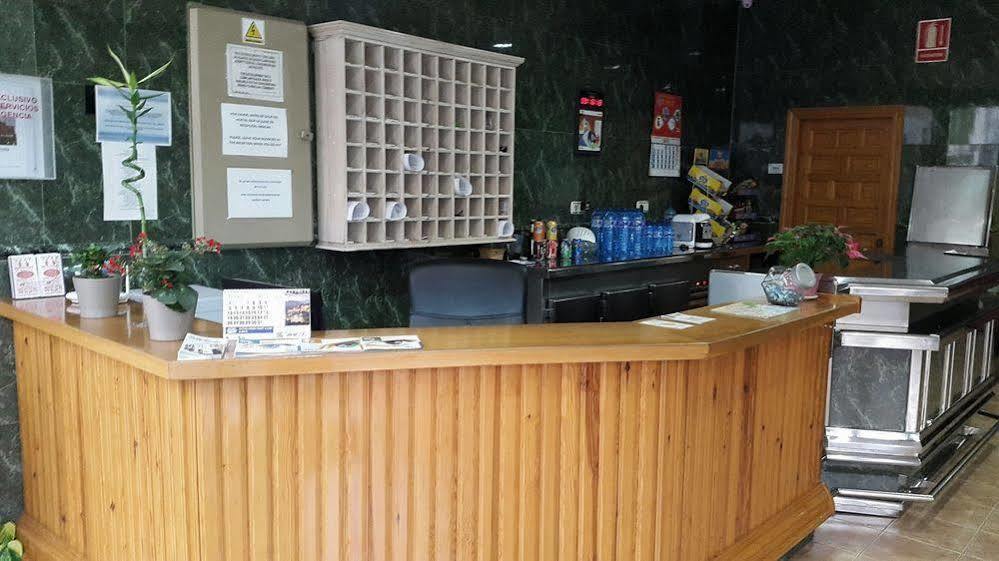 Hostal La Casa De Enfrente Malaga Bagian luar foto