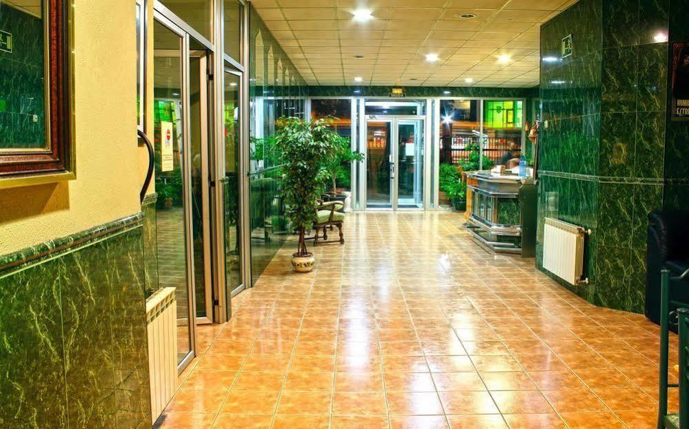Hostal La Casa De Enfrente Malaga Bagian luar foto