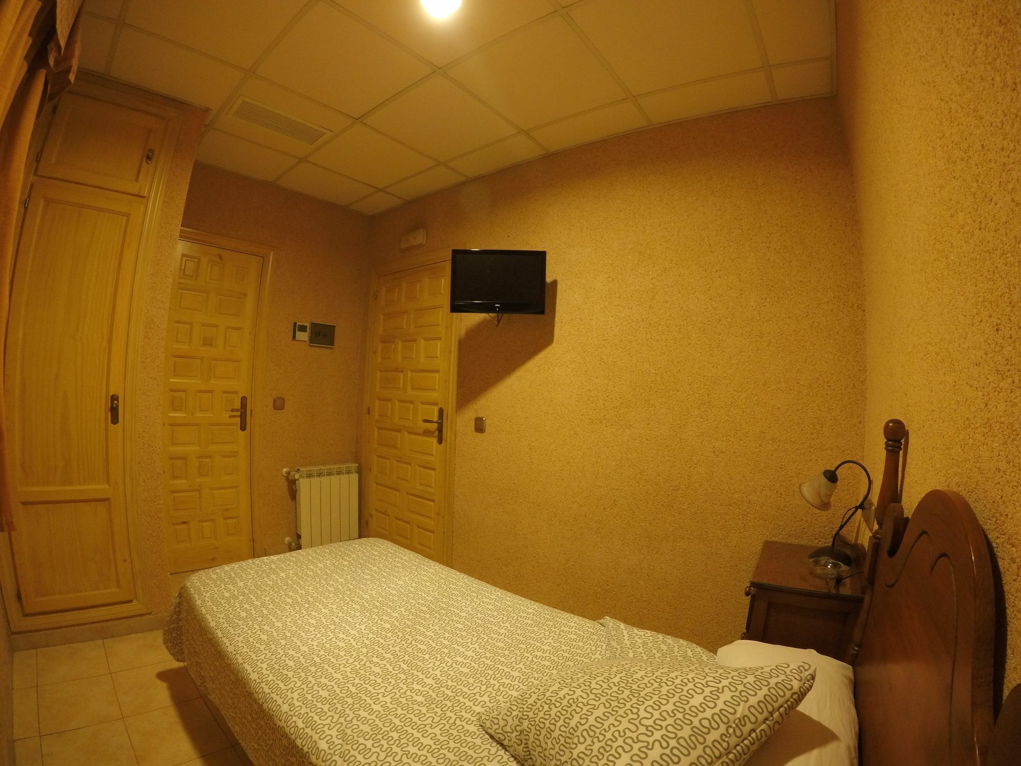 Hostal La Casa De Enfrente Malaga Bagian luar foto