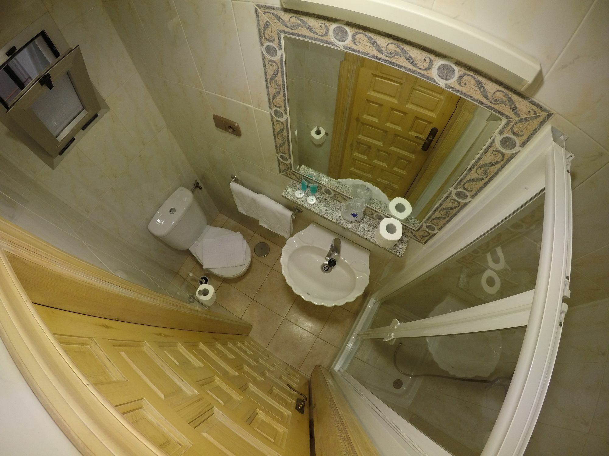 Hostal La Casa De Enfrente Malaga Bagian luar foto