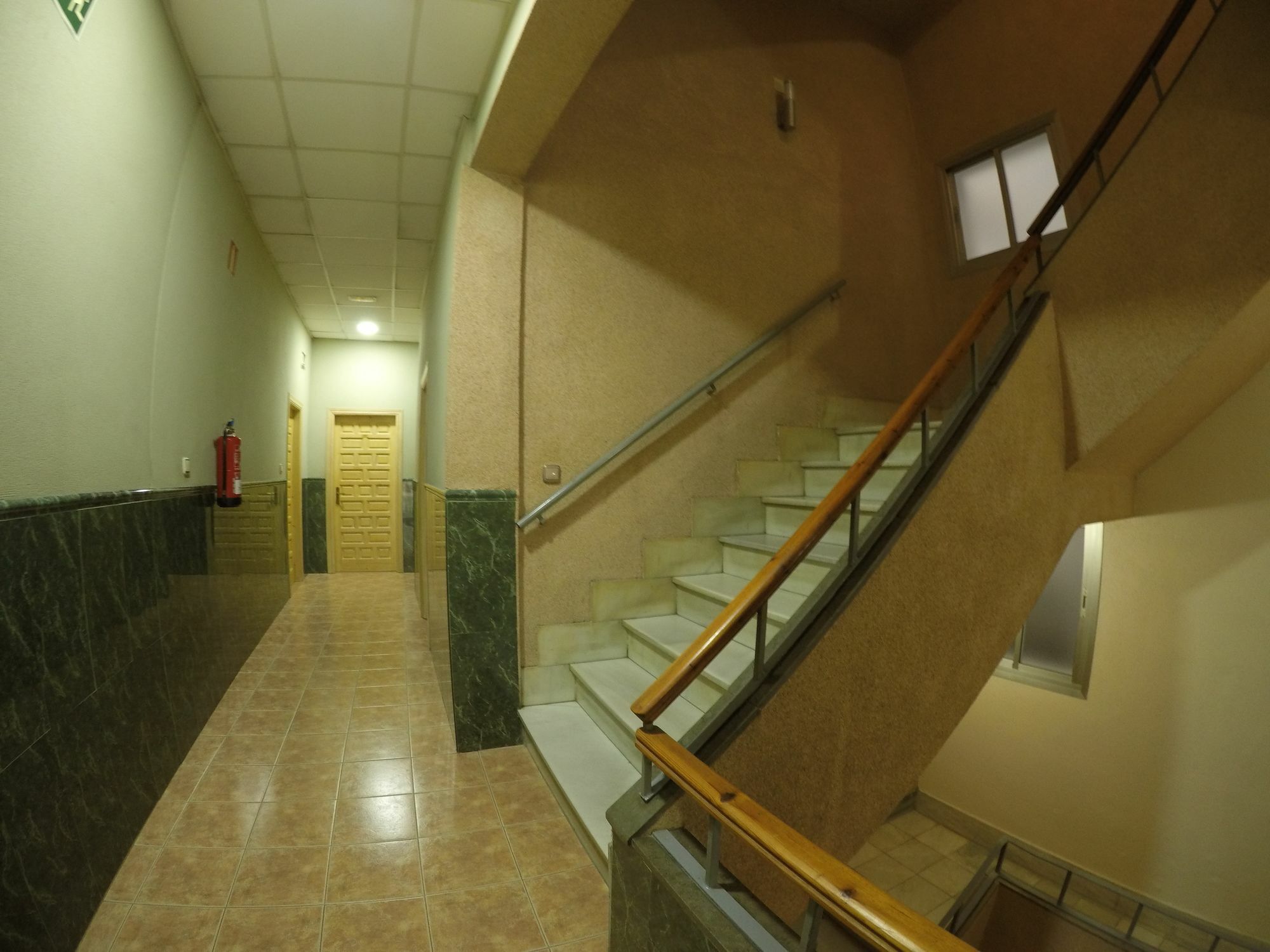 Hostal La Casa De Enfrente Malaga Bagian luar foto
