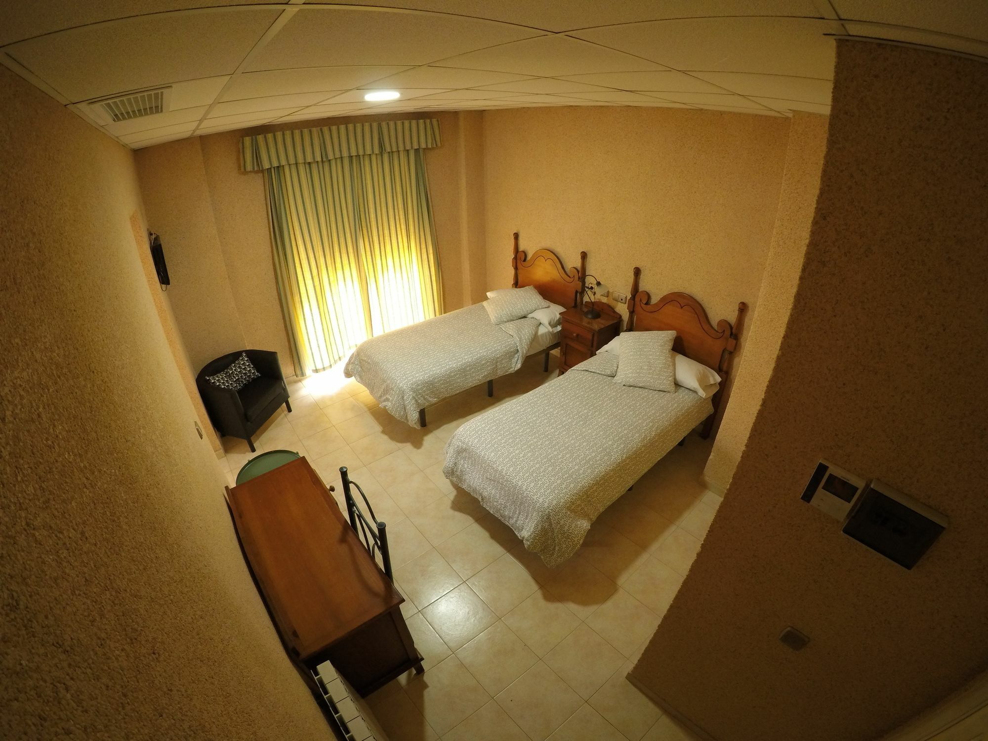 Hostal La Casa De Enfrente Malaga Bagian luar foto