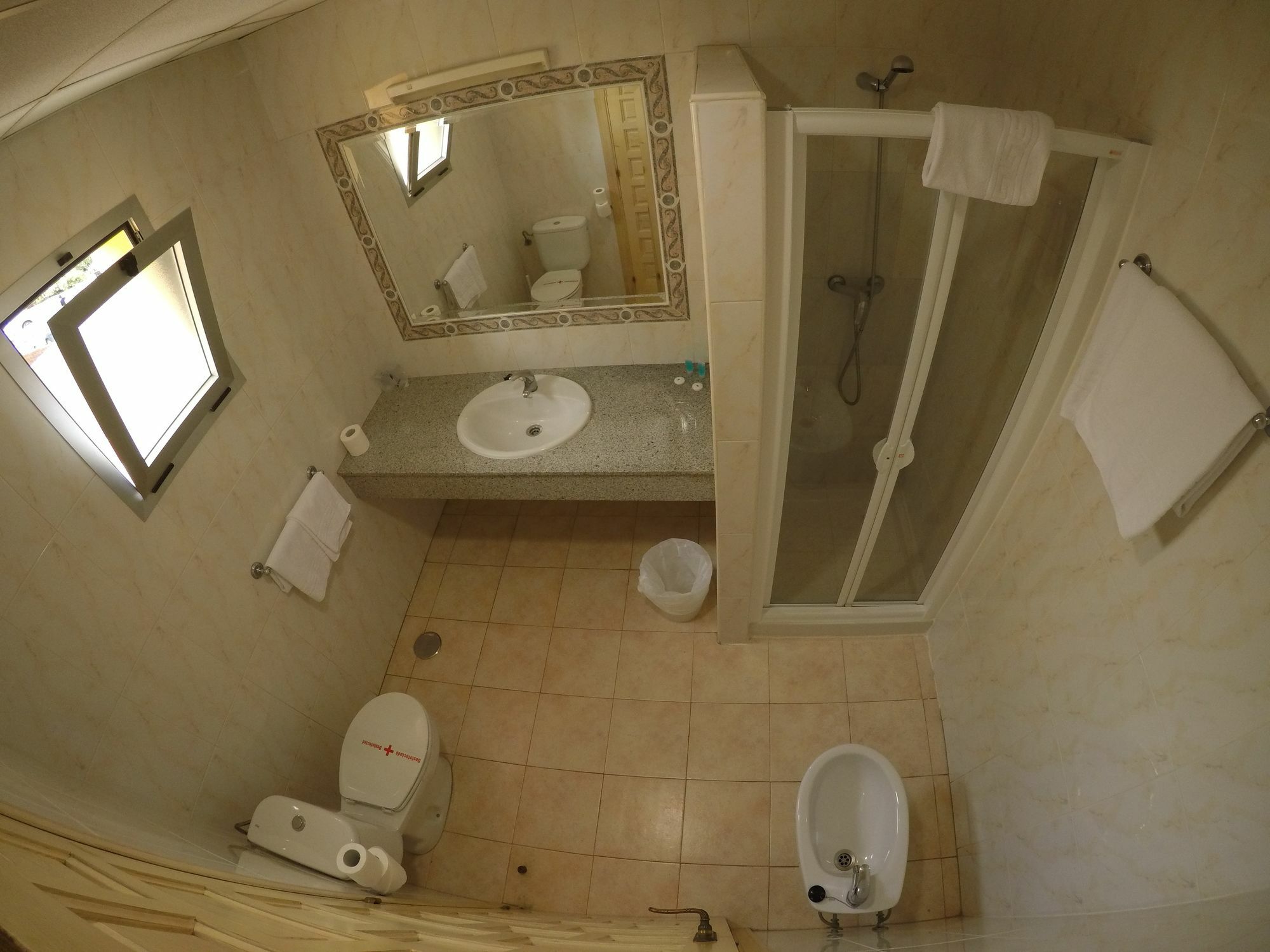 Hostal La Casa De Enfrente Malaga Bagian luar foto